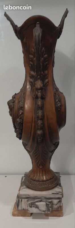 Vase en régule à tête d'angelot sur pied en marbre (image 5)
