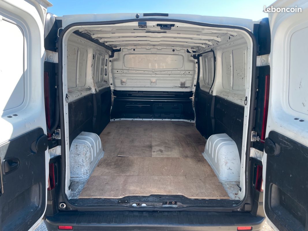 Renault trafic iii fourgon grand confort l2h1 1200 1.6 dci 120 (image 10)
