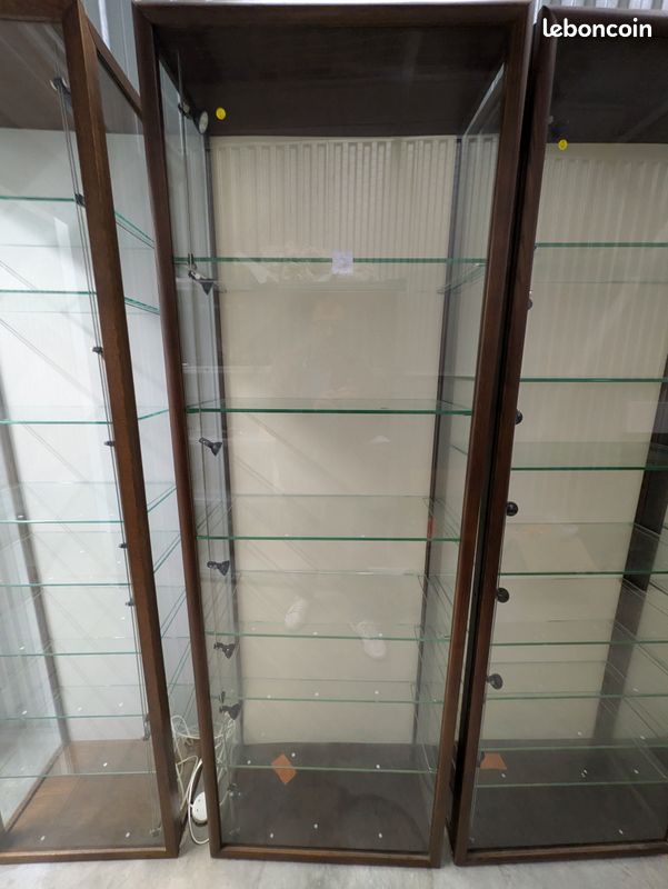 Lot de 4 belles vitrines de collection avec portes étanches (image 2)