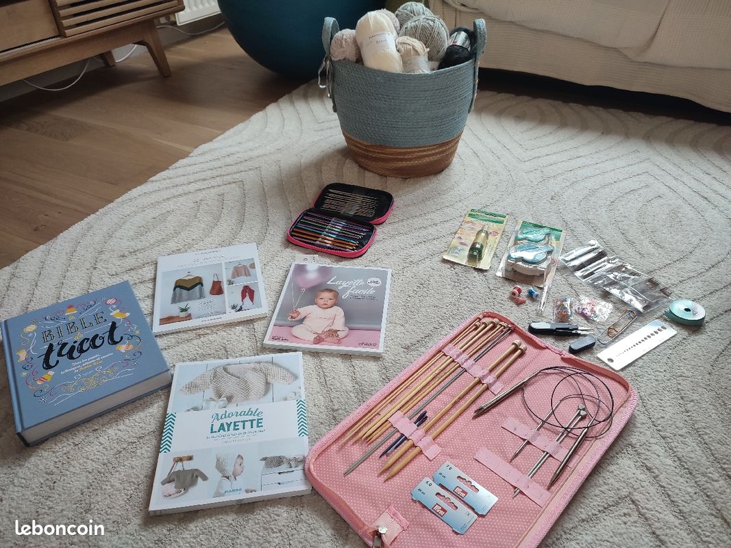 Tricot, crochet : accessoires, pelotes, livres, aiguilles (image 1)