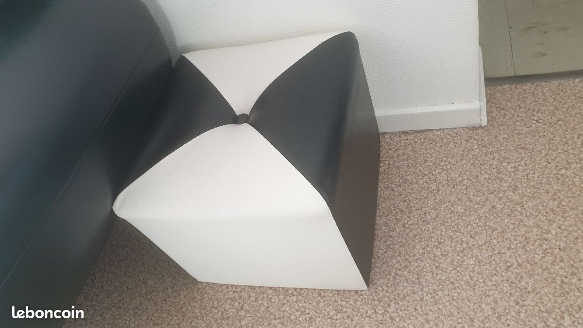 2 Canapé en cuir noir et 2 pouf (image 1)