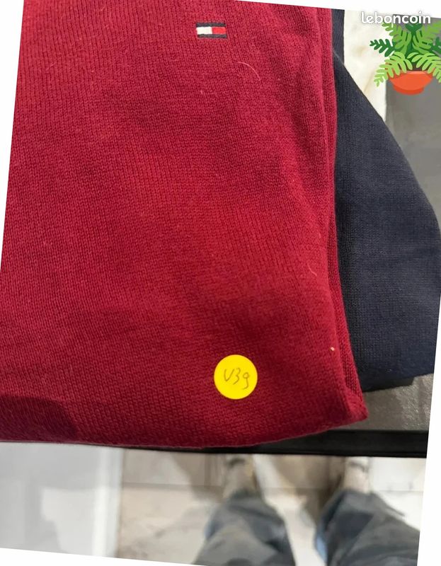 Pull tommy hilfiger rouge bordeaux col v taille XL vintage (image 7)