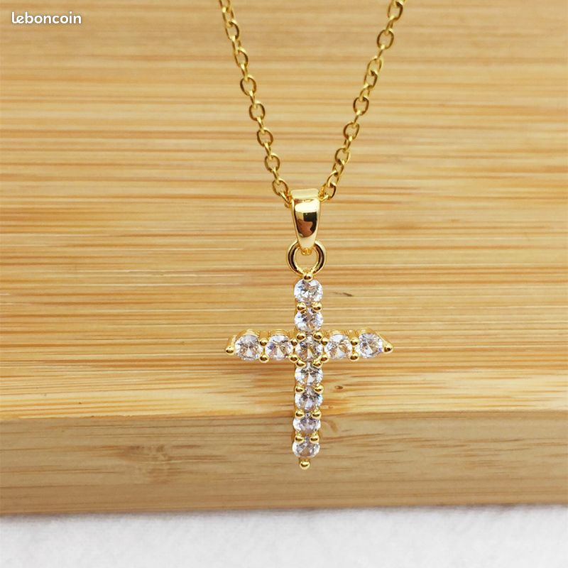 Collier pendentif géométrique classique minimaliste européen et américain, unisexe, en cuivre électroplaqué préservant la couleur, orné de micro-zircons. Référence HS002 (image 5)