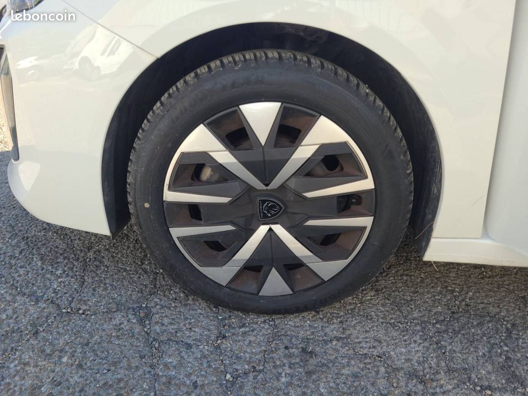 PEUGEOT 208 PureTech 100 S&S BVM6 Active (image 11)