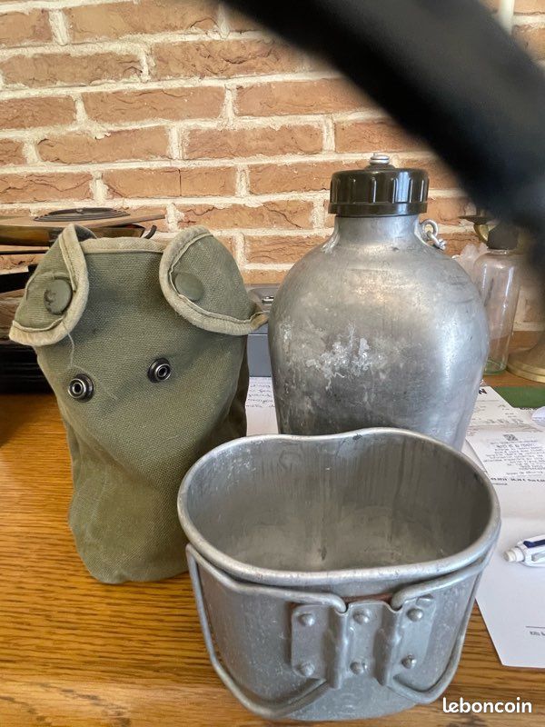Gourde militaire avec son quartier et sa pochette (image 2)