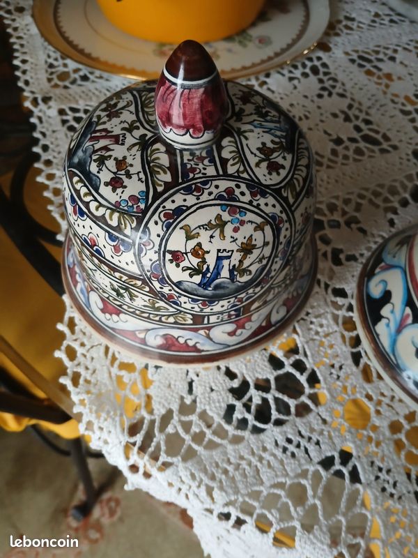 À vendre grands pots déco encore cela très ancien plus de cent cinquante ans. Dans la famille pas de livraison possible. Venir chercher sur place (image 4)