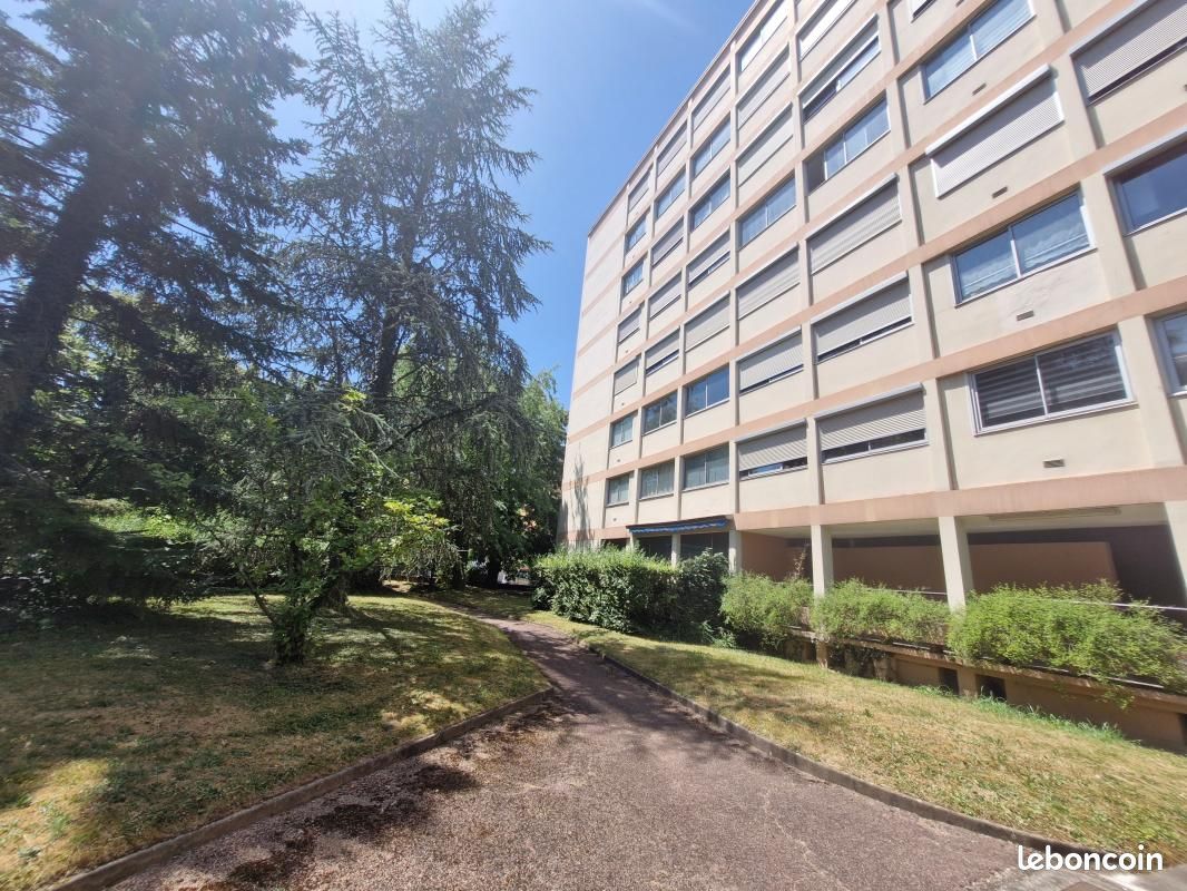 Appartement 3 pièces 65 m² · à Lyon · 65 m² · 900 €