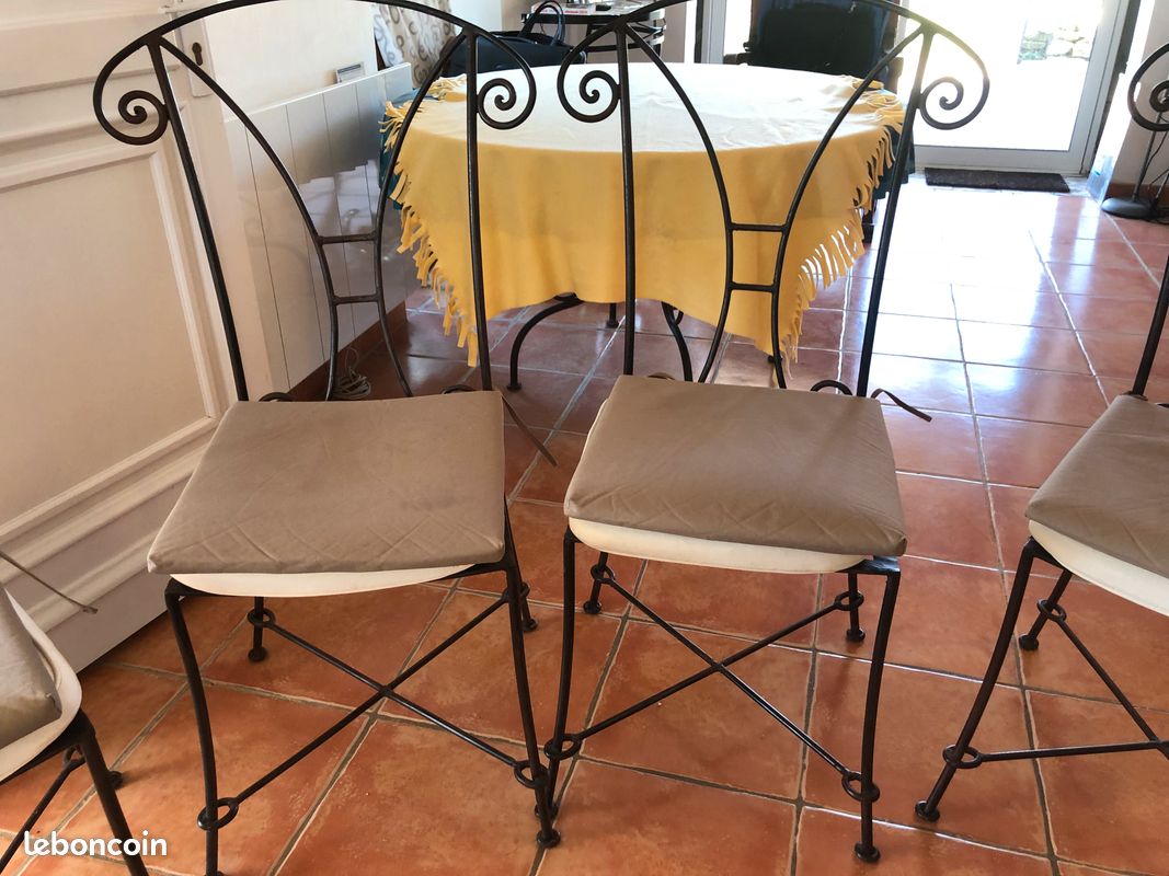 Table ronde en verre et fer forgé noire Roche Bobois et ses 4 chaises (image 5)