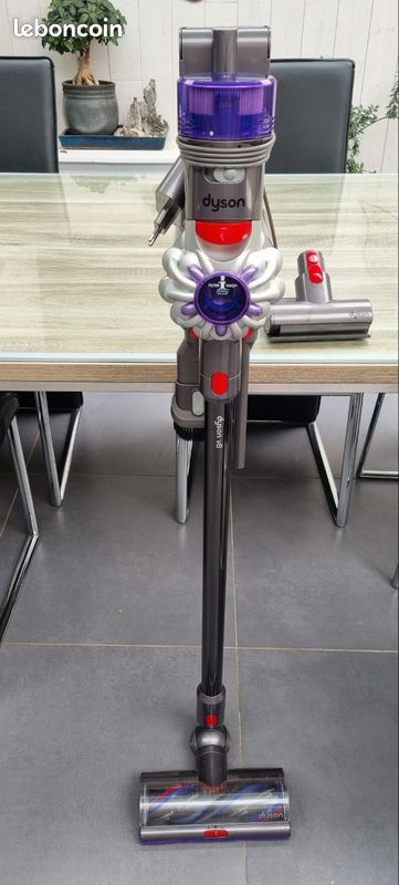 Dyson v8 (image 1)