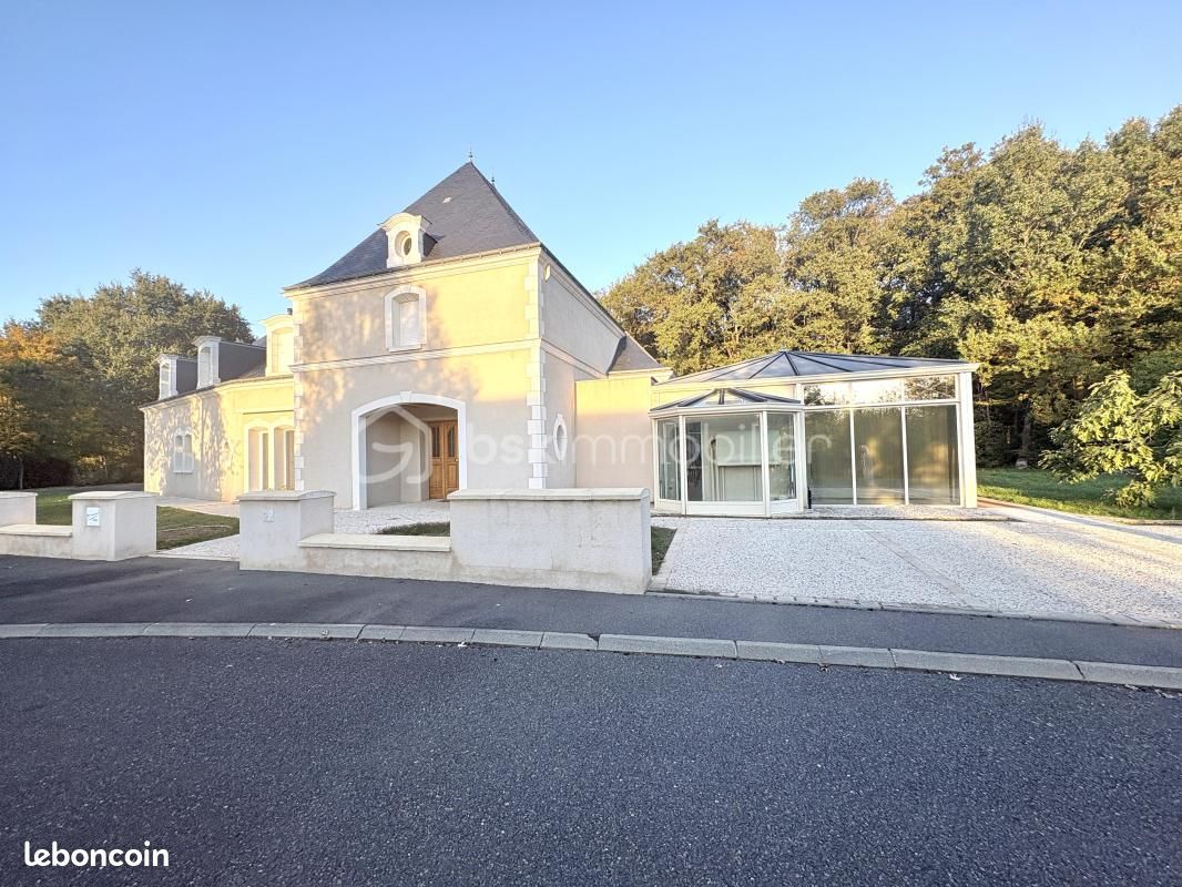 Maison 9 pièces 382 m² · à Saint-Avertin · 382 m² · 950 000 €