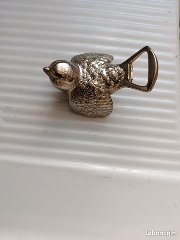 Ouvre bouteille et bouchon en métal argenté (image 2)