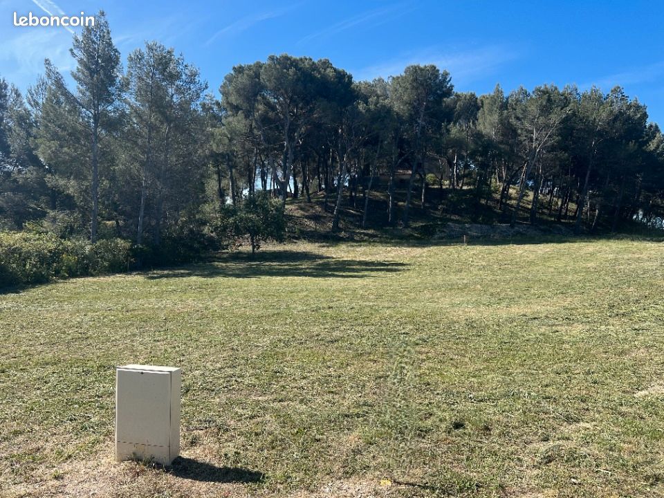 Terrain 680 m² Eyguieres · à Eyguières · 260 000 €