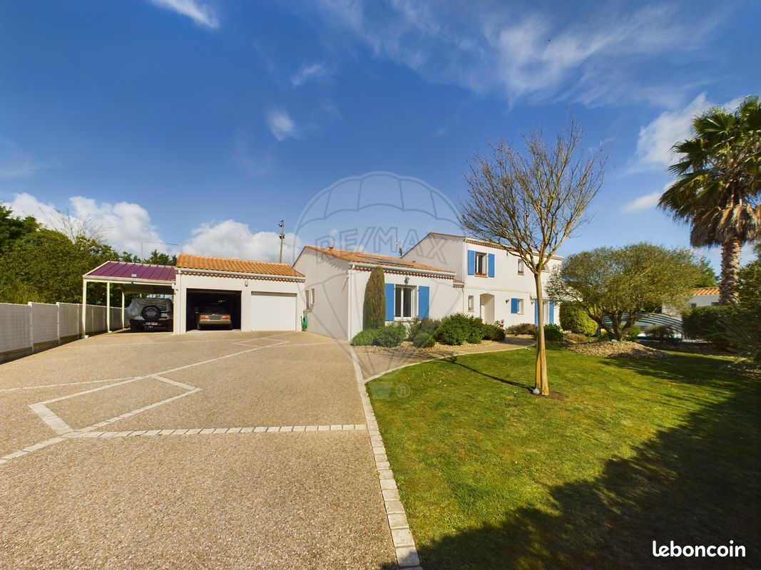 Maison 11 pièces 207 m² - Le Gua 17600 (image principale 2)