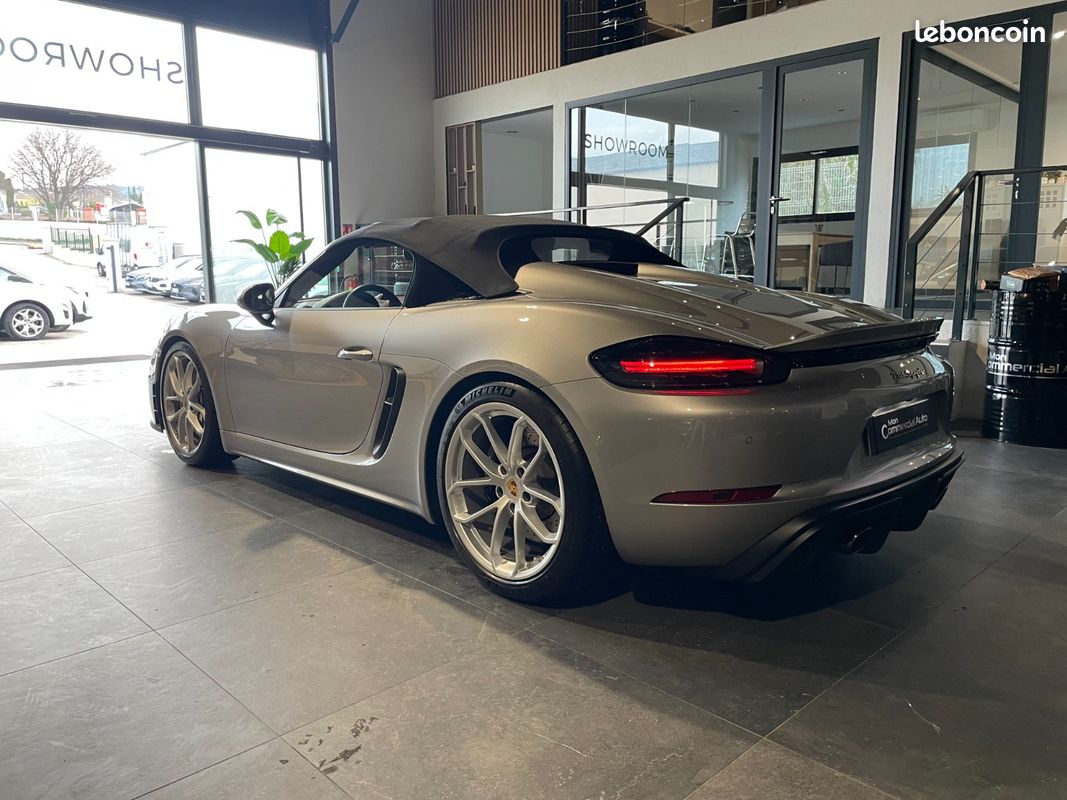 PORSCHE 718 SPYDER 4.0i 420 ch - PORSCHE APPROVED 12/2026 - BOSE - CARPLAY - INTERIEUR SPYDER CLASSIC HERITAGE - CAMERA (image 3)