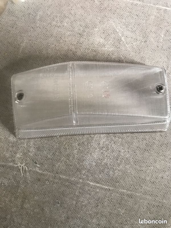 Cabochon avant de Renault 16 (image 1)