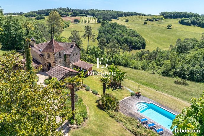 Maison 17 pièces 338 m²