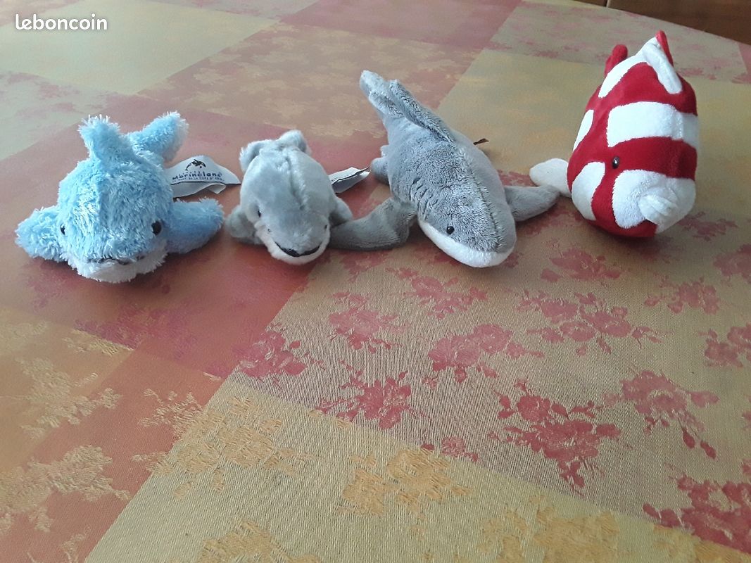 3 peluches dauphins marineland +1 poisson en tres bon etat 10 euros le lot (image 1)