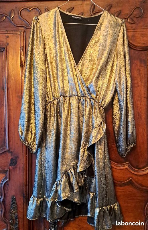 Robe dorée de fêtes Rue des Abesses (image 1)