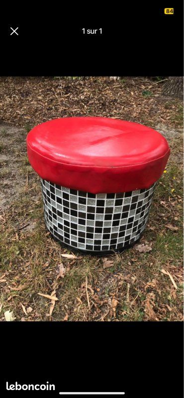 Pouf rouge (image 1)