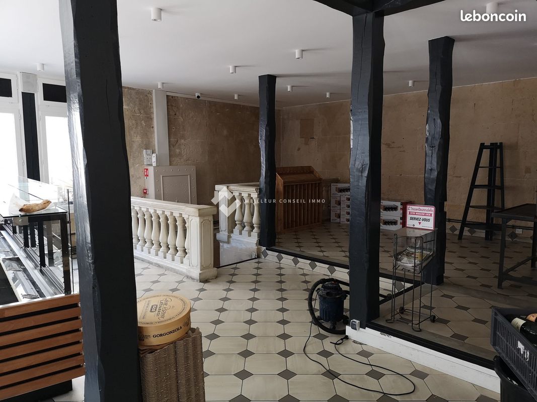 Local 251 m² Crépy-en-Valois (image 1)