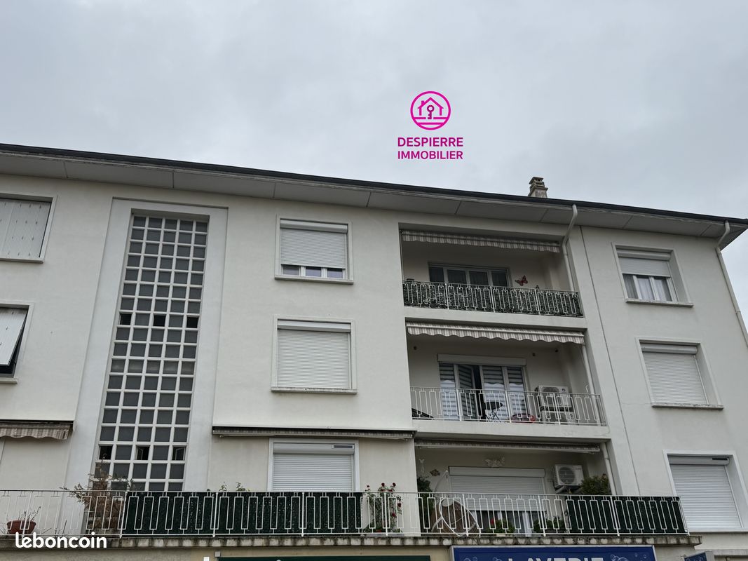 Appartement 4 pièces 111 m² · à Roussillon · 111 m² · 165 000 €