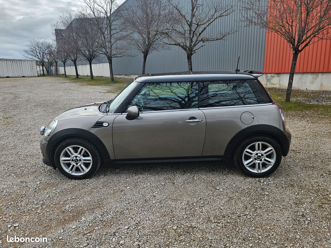 Mini Cooper D 112 CH Très Bon Etat... (image 2)