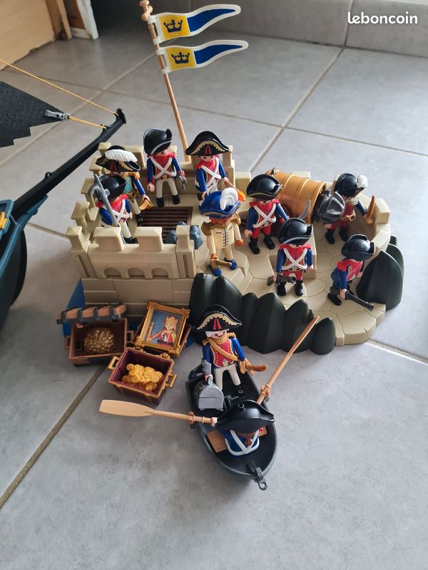 Playmobil 4 bateaux un fort un bastion 36 personnages playmobil français anglais espagnol des canons fusils épées 2 chaloupes coffres trésor beaucoup d accessoires (image 10)
