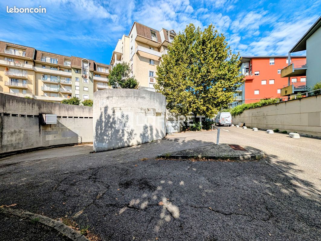 Parking 20 m² · à Grenoble · 20 m² · 100 €/mois