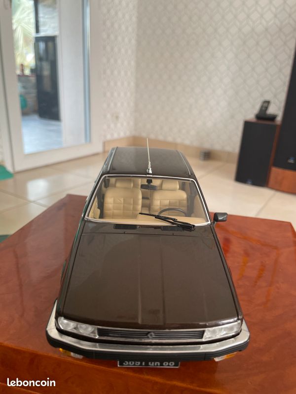 Voiture miniature 1/18 norev Collection