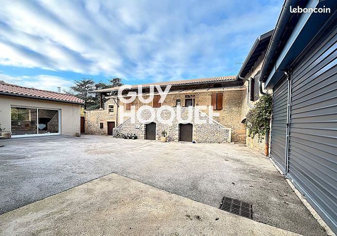 Maison 8 pièces 241 m²