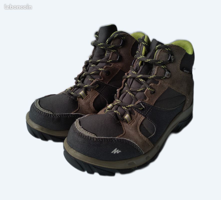 Chaussures de marche Quechua / taille 32 (Gebraucht) in Meyrin für CHF