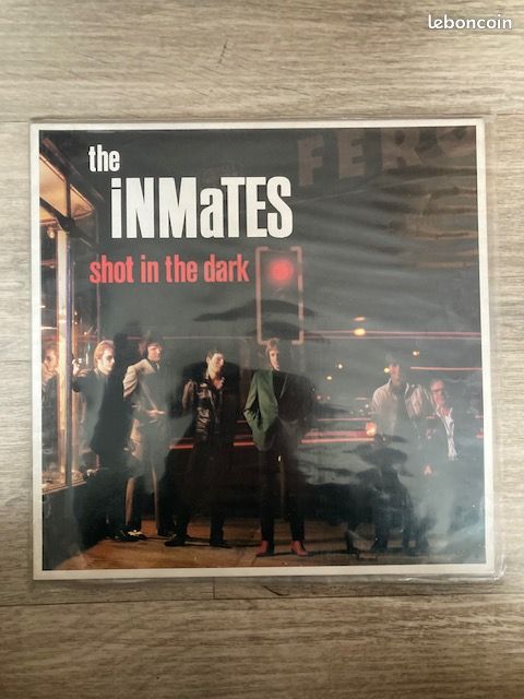 Vinyle 33 Tours : The INMATES : Shot in the dark (image 7)