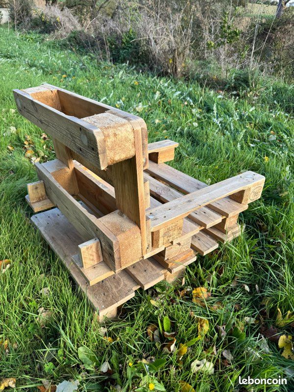 Chaise en palette fabriqué fraîchement (image 4)