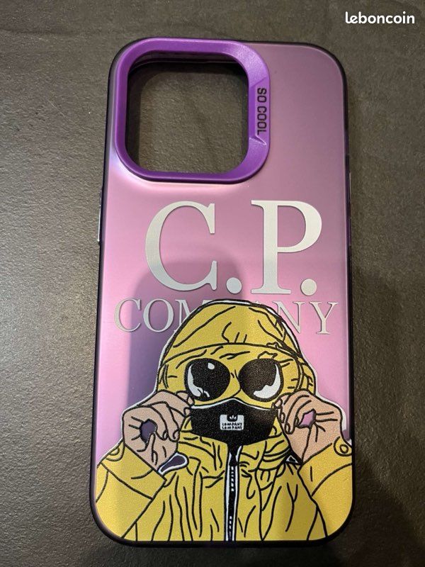 Coque iPhone 13 cp Company neuf Pris négociable - Accessoires téléphone & Objets connectés