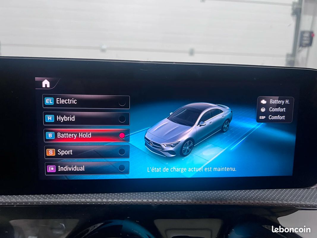 Mercedes-Benz CLASSE CLA 250e AMG Line - Suivi chez Mercedes - Full Options - Camera 360° - Carplay - Toit Ouvrant - Sieges avant Chauffants - Affichage tête haute (image 33)
