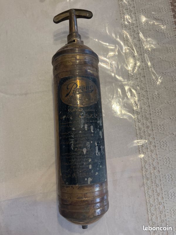 Extincteur ancien PYRENE (image 1)