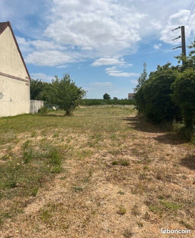 Terrain 667 m² · à Barcy · 105 000 €