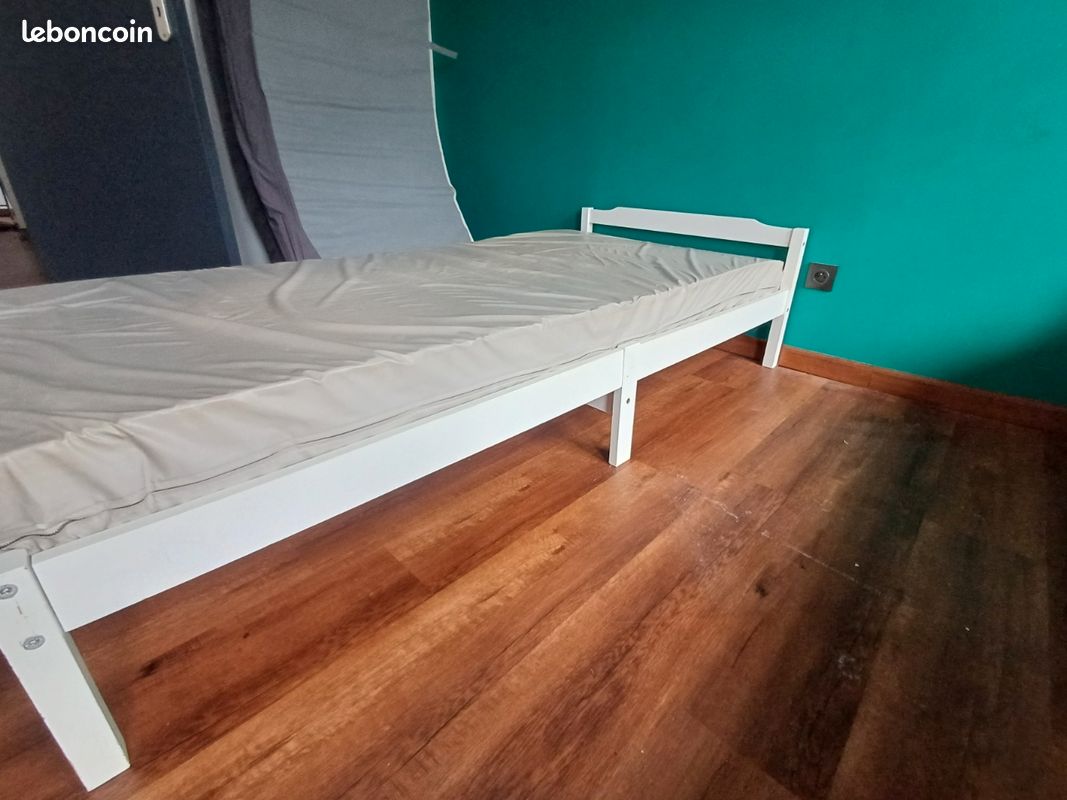 Deux lits simples en bois (image 2)