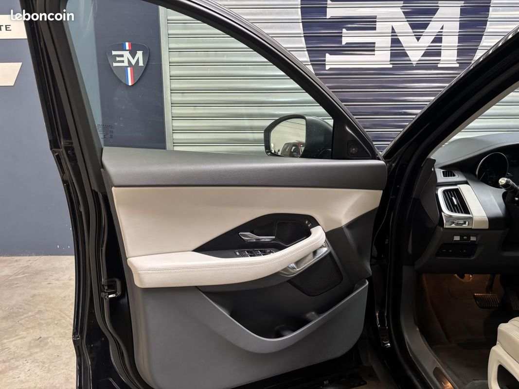 JAGUAR E-PACE D150 - AWD - BVA S PHASE 1 - CARPLAY - Toit ouvrant (image 8)