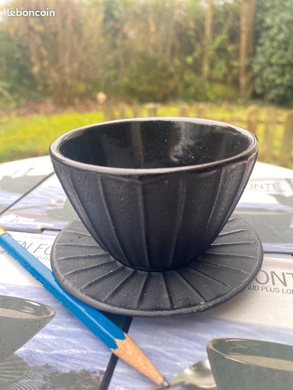 Service de 4 tasses a thé en fonte noir Nature&Decouverte (image 1)
