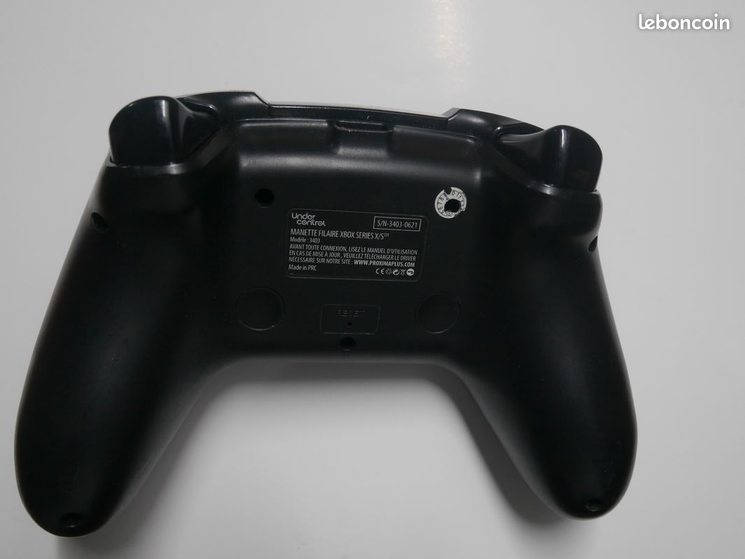 Manette officiel (image 2)