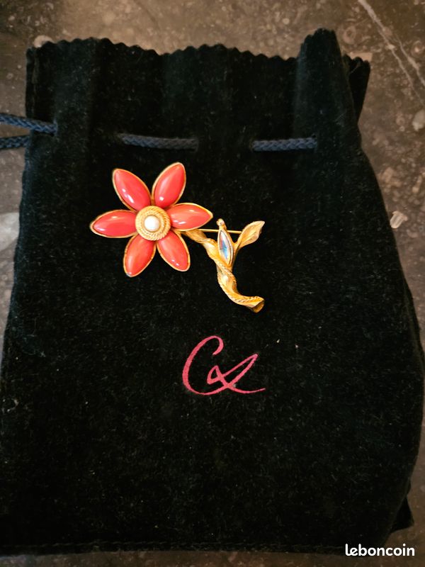 Broche Christian Lacroix (image 1)