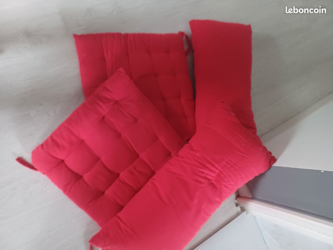 Coussins rouges (image 3)