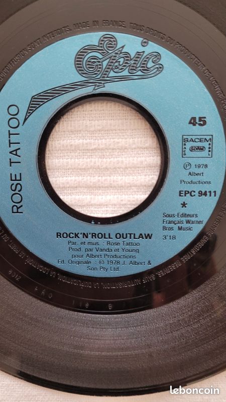 Vinyles 45t- Rose Tattoo + Black sabbath, Nombre : 5 ( 2×45T- Rock'n'roll Outlaw et une version Juke Box année : 1978 + 1×45T- Rock'n'roll is King ( 1981) + 2×45T Black Sabbath : Paranoid ) (image 4)