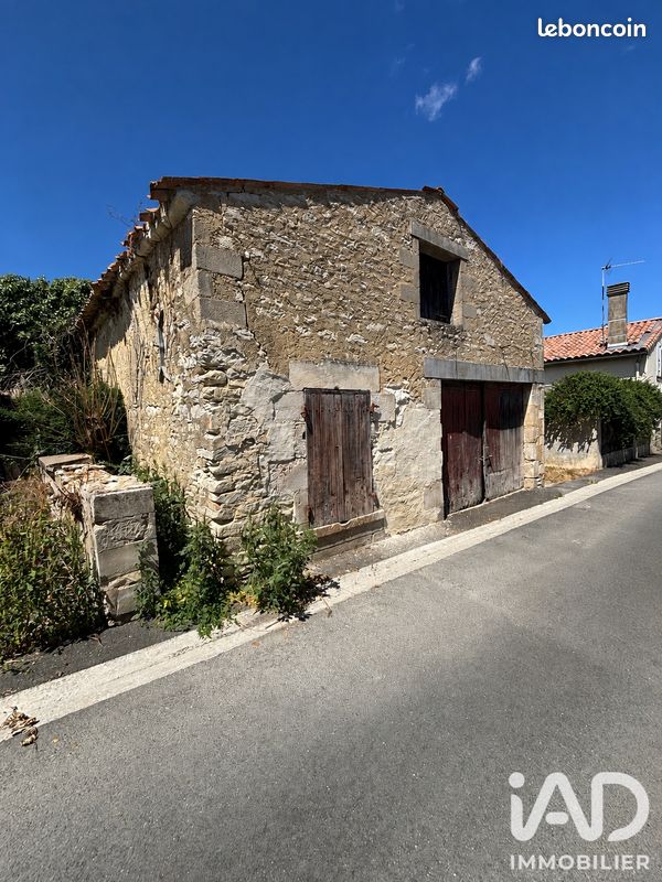 Terrain 195 m² · à La Grève-sur-Mignon · 195 m² · 25 000 €