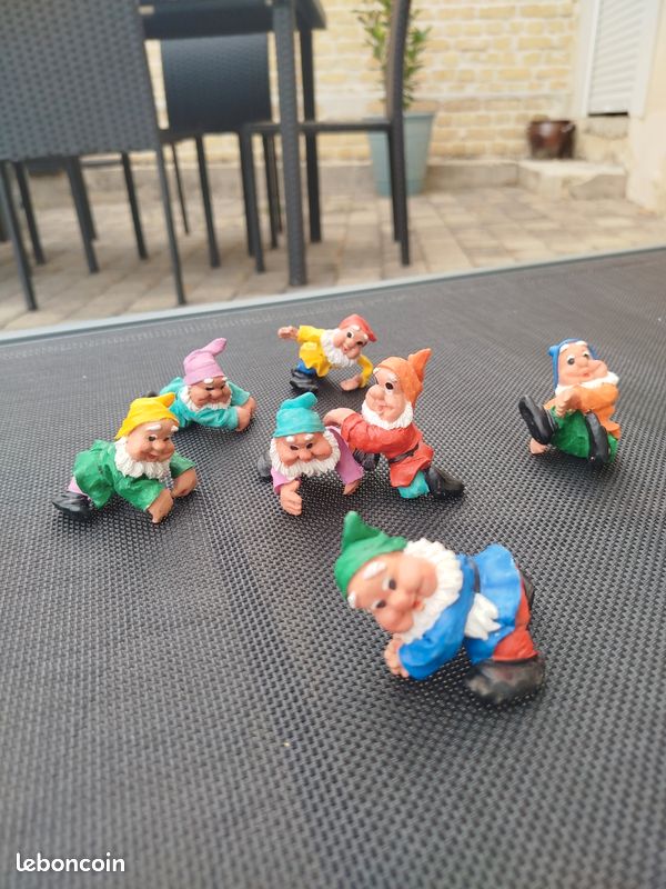 Lot de figurines des 7 nains (image 1)