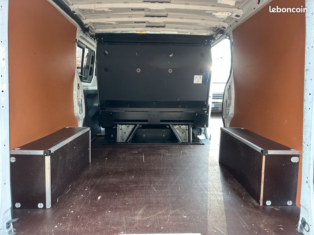 Renault Trafic 2.0 DCI 145ch EDC Boite automatique 1200Kg Fourgon L2H1 Pack Grand Confort Cabine Approfondie 5 Places rabattables Gruau (image 12)