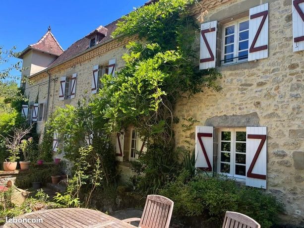 Propriété 8 pièces 233 m²