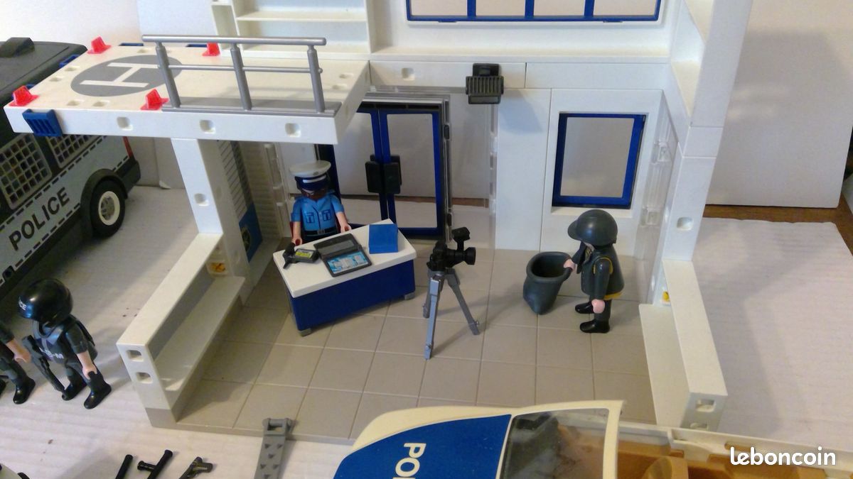 Poste de police Playmobil 9372 et divers véhicules de police (image 4)