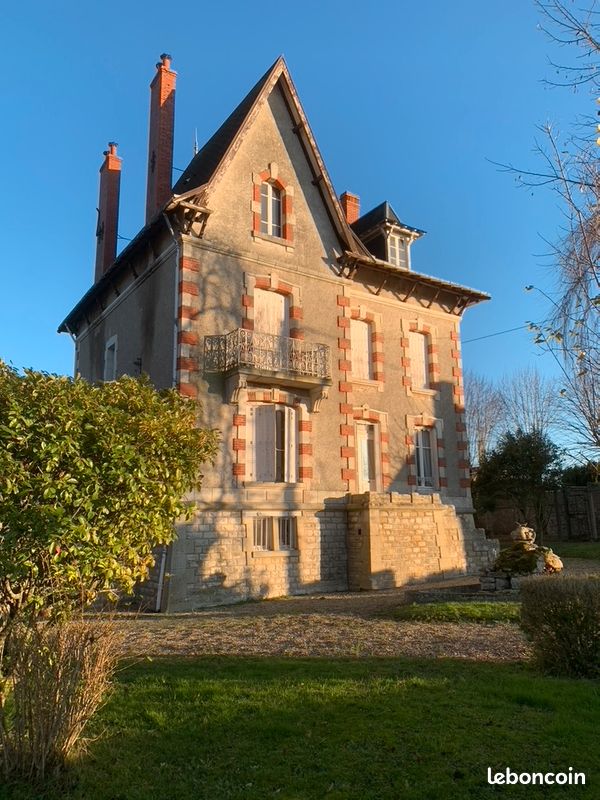 Maison 11 pièces 200 m² · à Bruère-Allichamps · 200 m² · 190 000 €